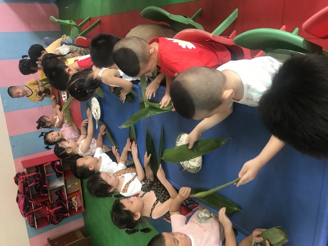 85118cσm查询澳彩内部资料:划龙舟从幼儿园培养